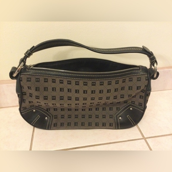 Bally handbag. Half leather & half durable fabric. Quality speaks for itself. - Picture 2 of 4